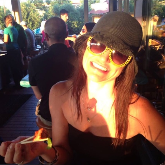 Meet your Posher, Kelli - Picture 3 of 16